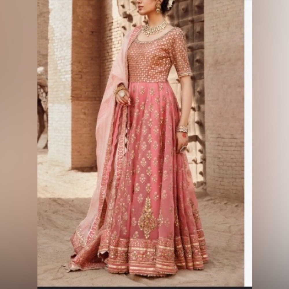 Maria B Pink & Gold Embroidered Bridal Lehenga Set Size S 💕